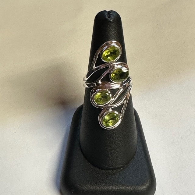 Peridot 4 stone oval Silver Ring S8
