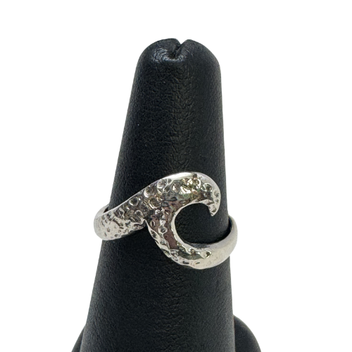Silver Textured Wave Ring S8