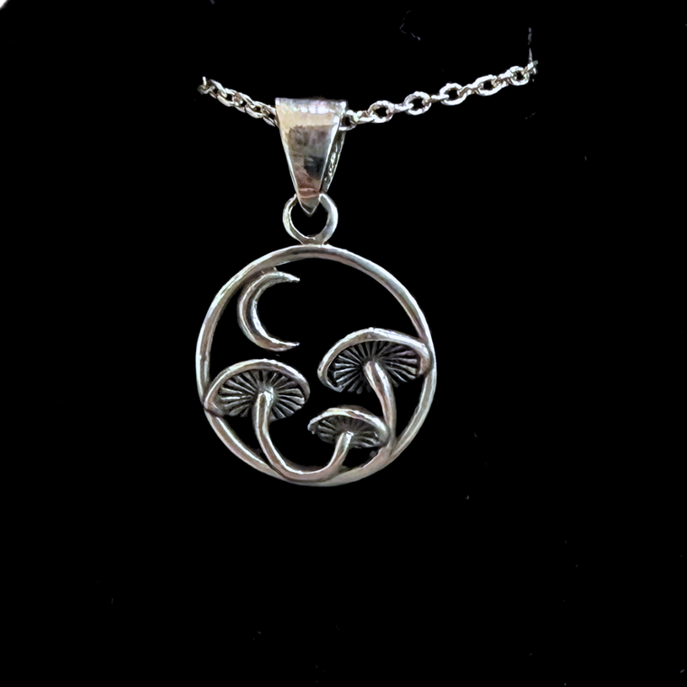 Silver 3 Mushrooms in Circle Necklace
