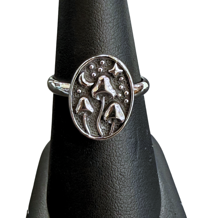 Silver 3 Mushroom in Oval Ring S8