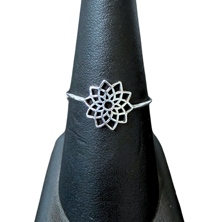 Geometric Star Flower Ring S8