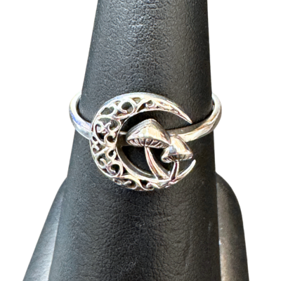 Silver Mushroom in Moon Ring S10