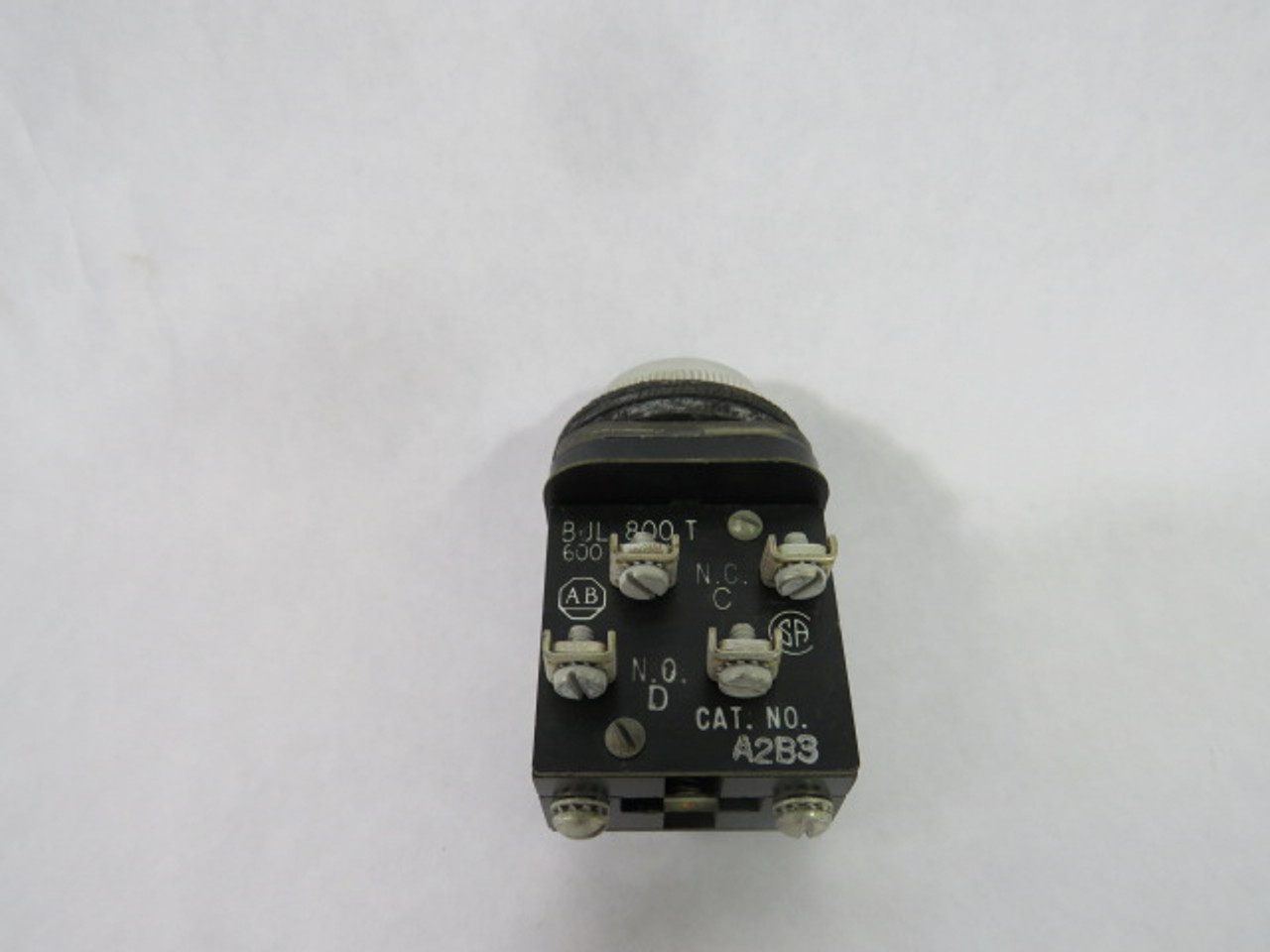 Allen-Bradley 800T-A2B3 Flush Head Black Push Button 2N/O 2N/C USED