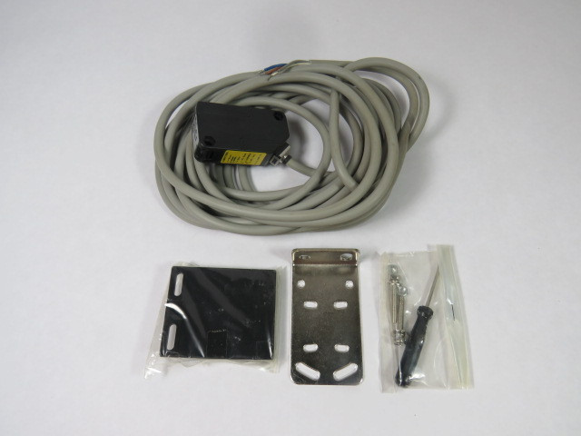 HTM RS62-L5000R-LY6C5L5-PF Photoelectric Sensor 12-240VDC ! NEW !