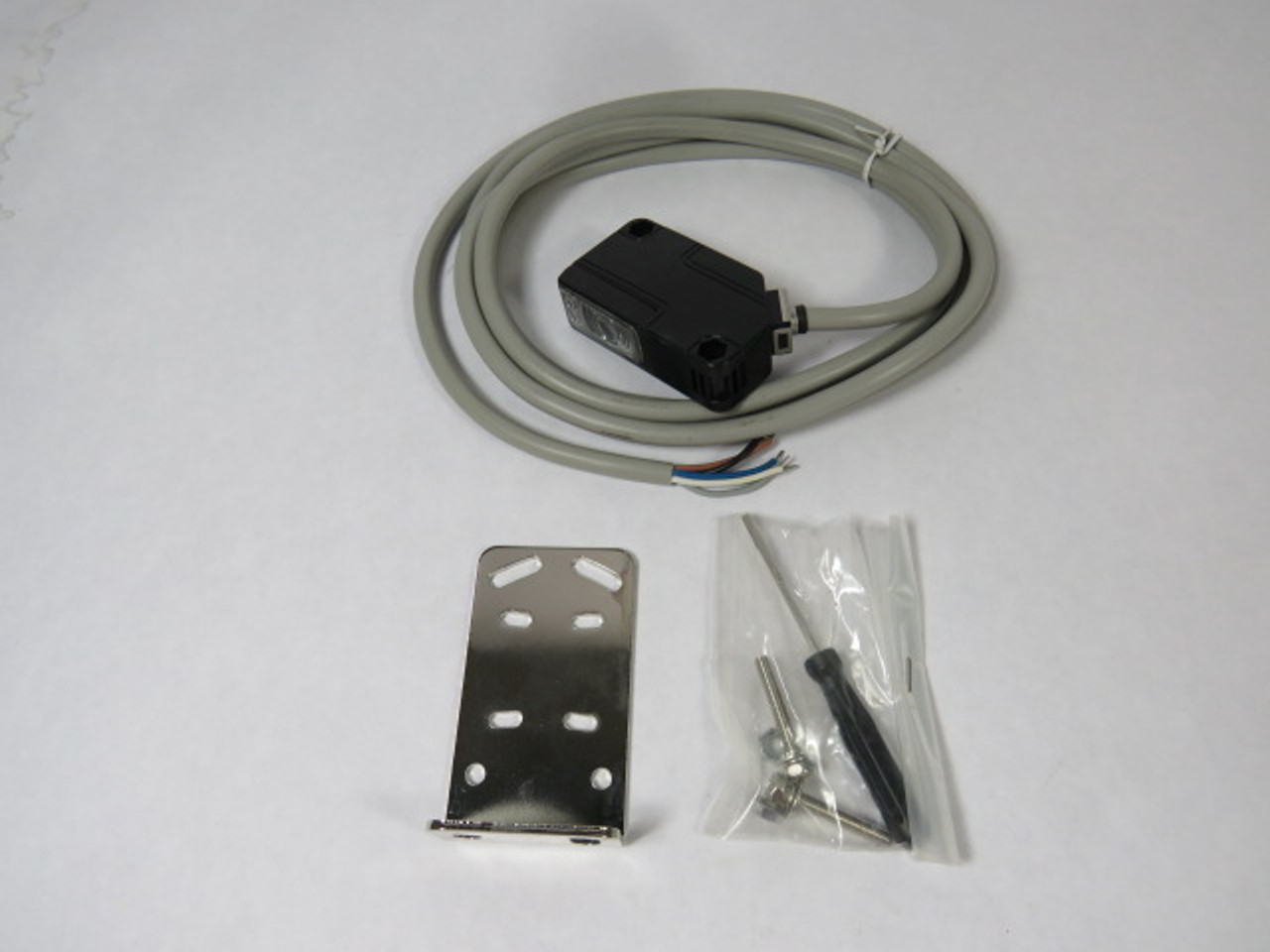 HTM RS62-T030MR-DY9C5L2 Photoelectric Sensor 12-240VDC ! NEW !