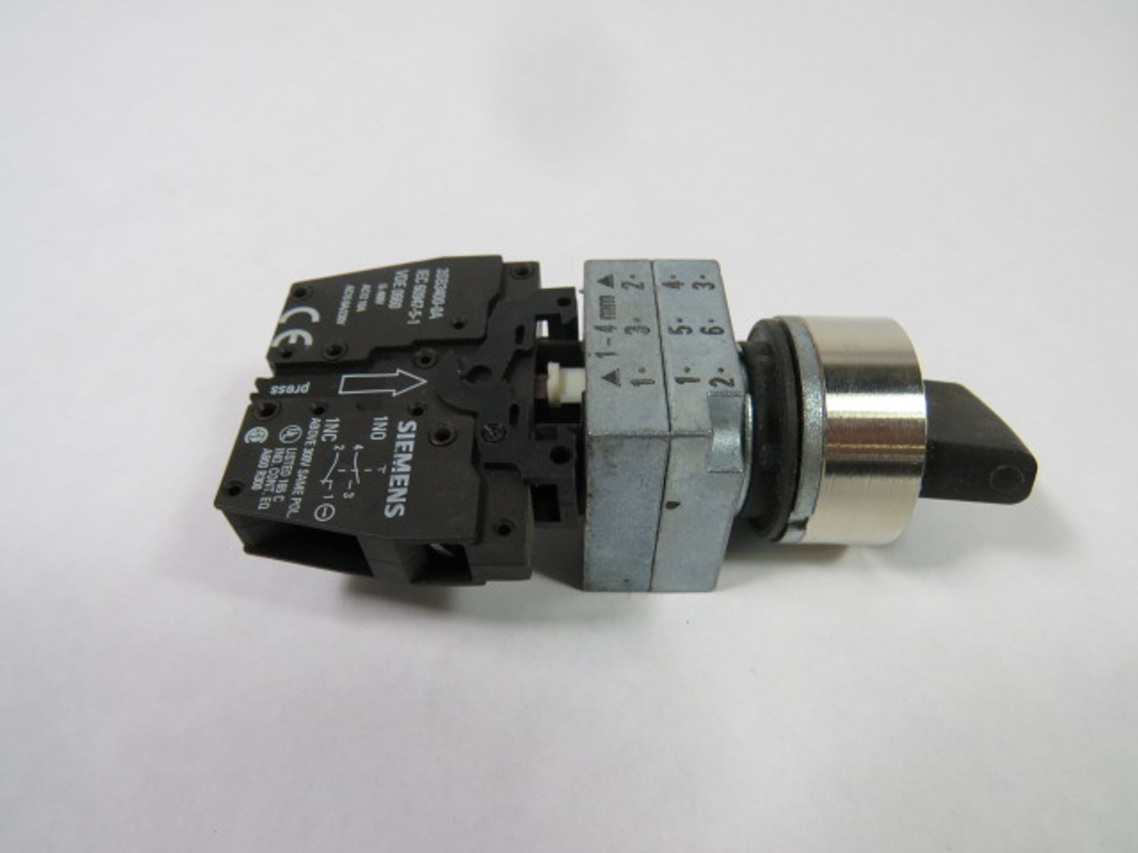 Siemens 3SB3500-2PA11 Selector Switch USED