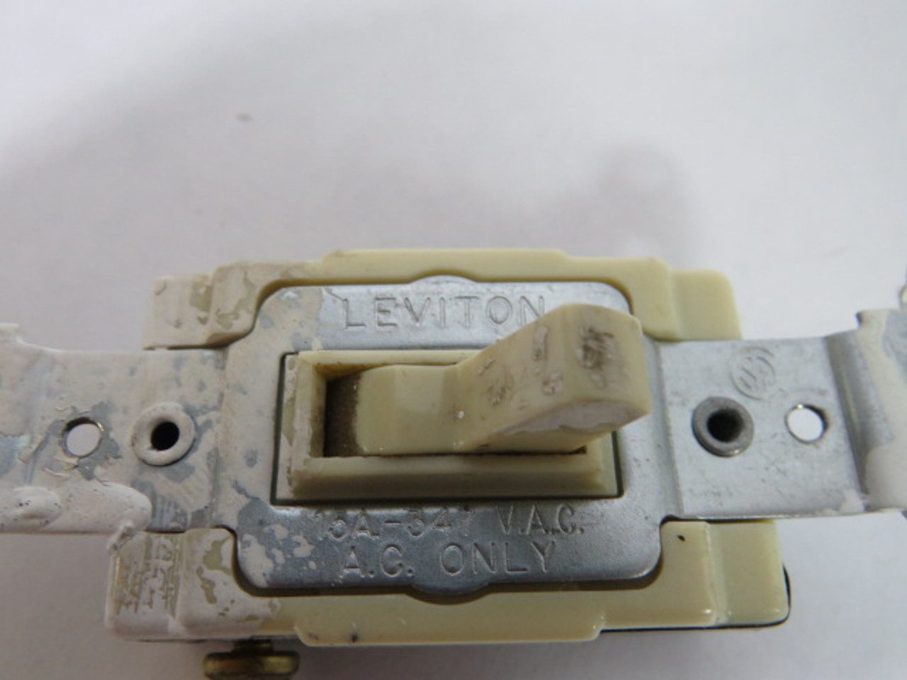 Leviton 18203-CI 3-Way Toggle Switch 15A 347VAC PAINTED USED