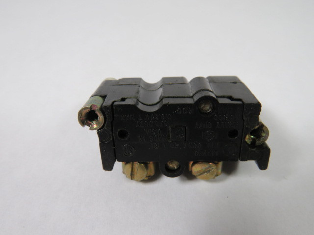 Cutler-Hammer E30G281 Contact Block 600VAC 250VDC 1NO USED