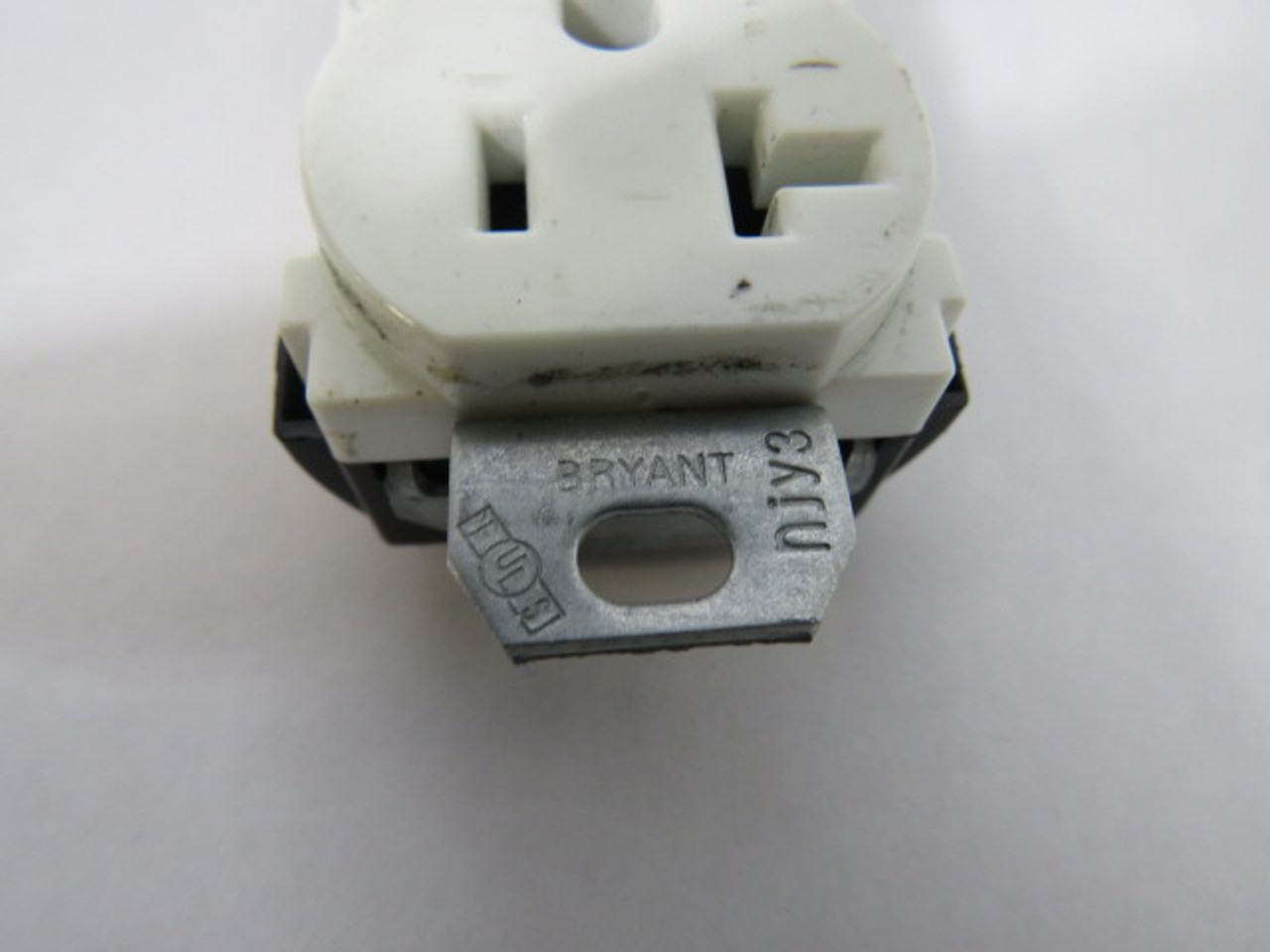 Bryant CRS20W White Duplex Receptacle 20A 125V 3W 2P USED