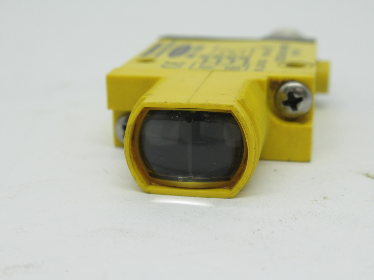 Banner K0S2-MI-UNP6X-H1141 Photoelectric Sensor 38cm Diffuse 150mA 10-30VDC USED