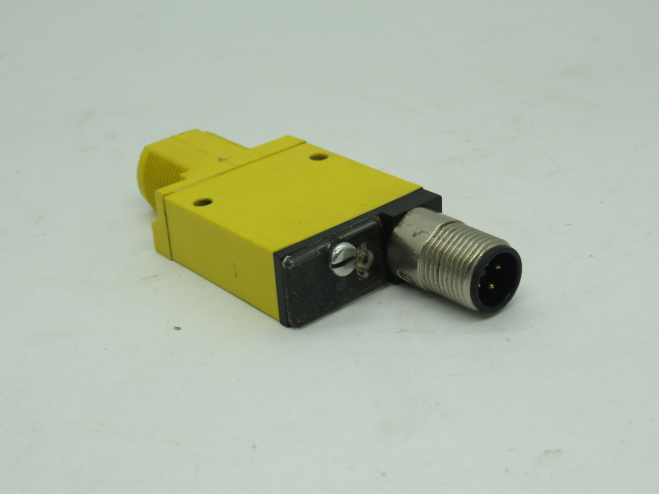 Banner K0S2-MI-UNP6X-H1141 Photoelectric Sensor 38cm Diffuse 150mA 10-30VDC USED