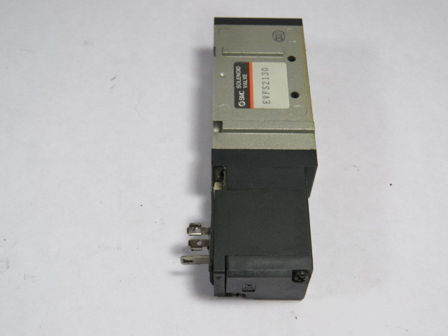 SMC EVFS2130 Solenoid Valve 3/2 Ports 21-26VDC 1/8" NPT USED