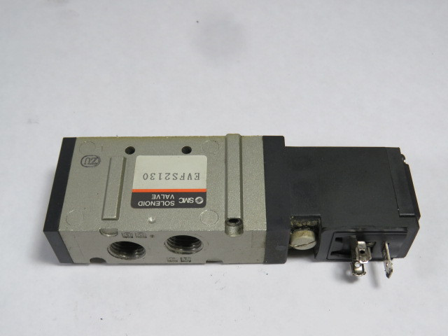 SMC EVFS2130 Solenoid Valve 3/2 Ports 21-26VDC 1/8" NPT USED