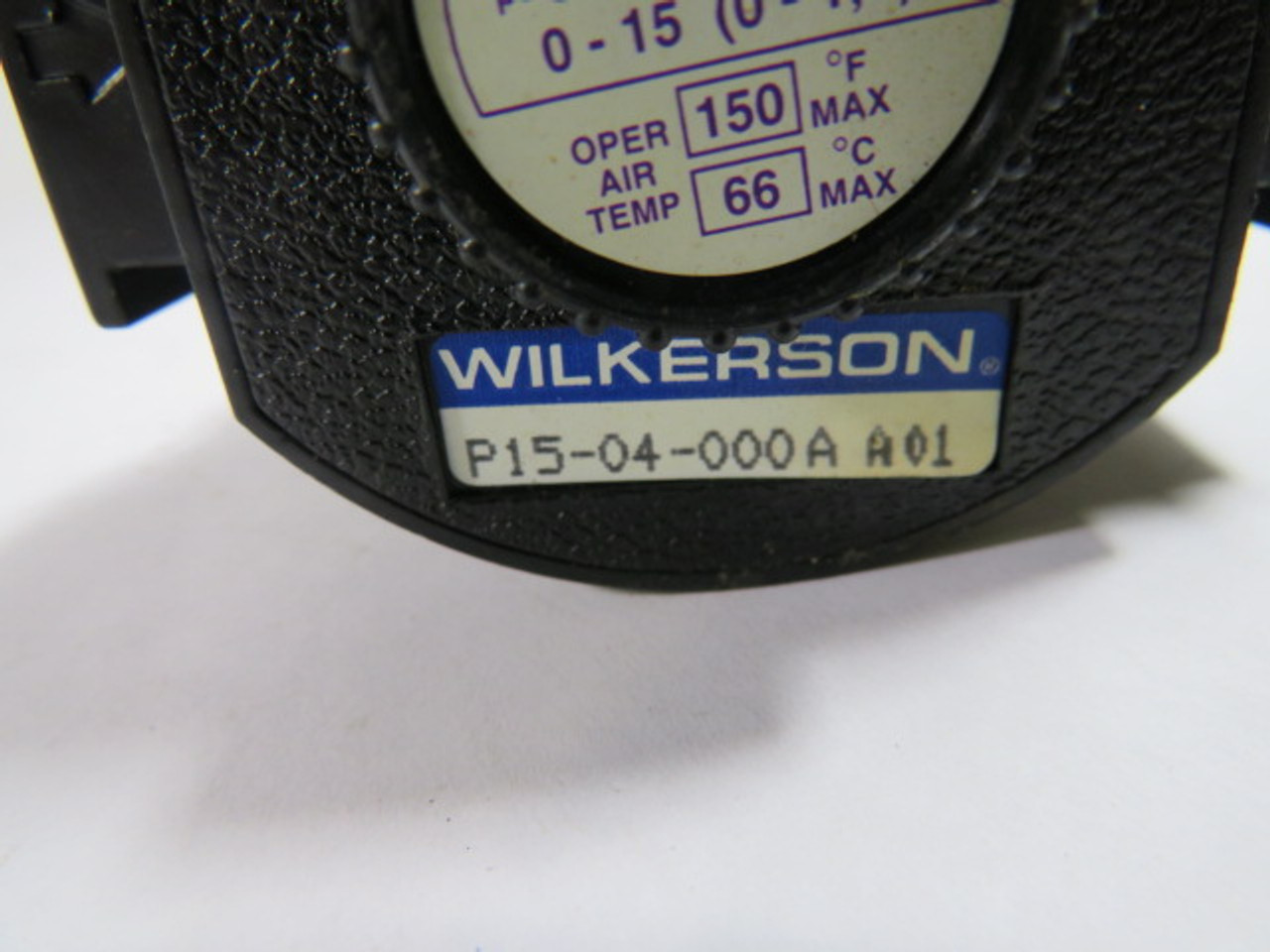 Wilkerson P15-04-000A Precision Regulator 1/4"NPT 300PSIG 1BAR USED