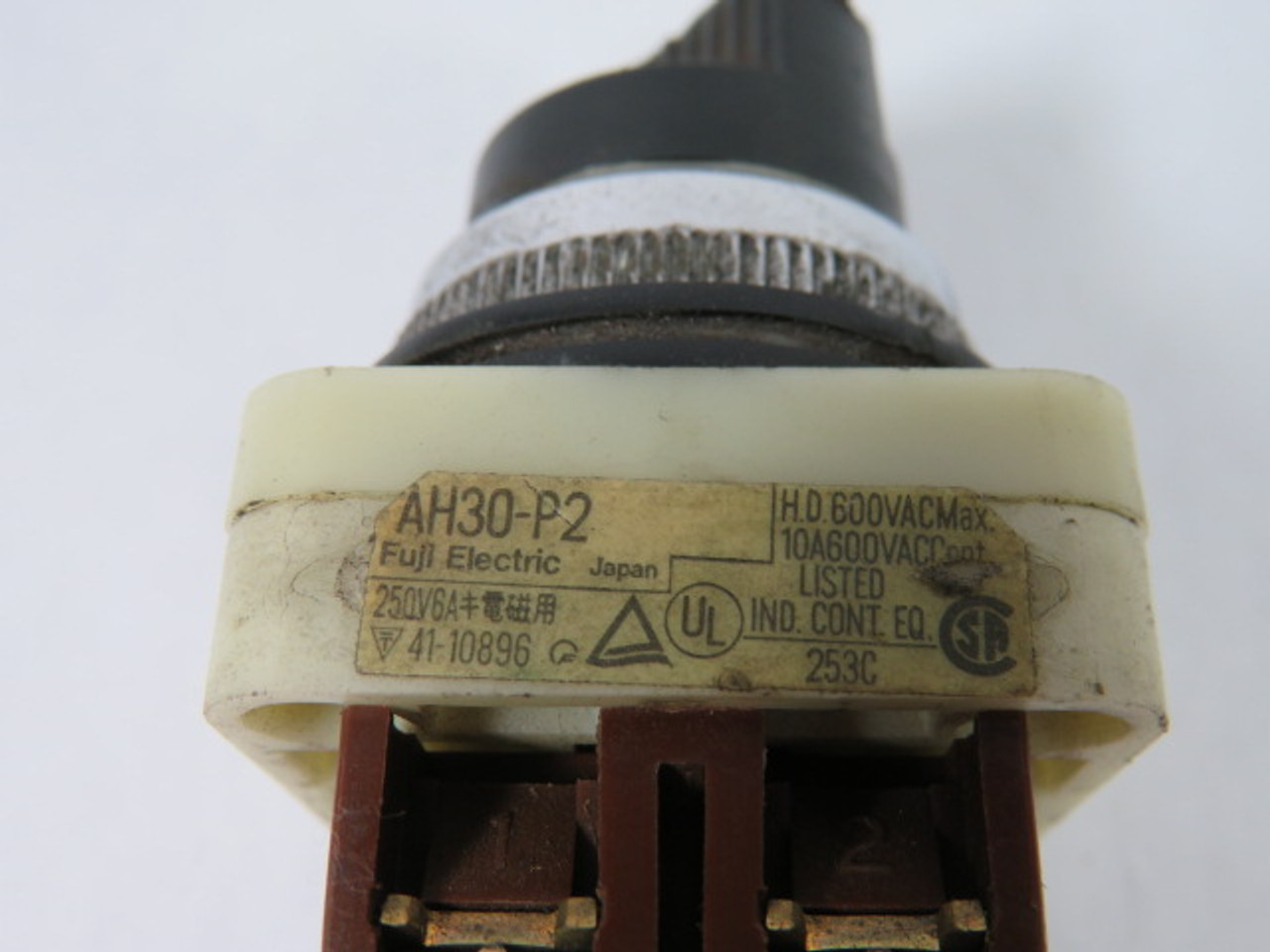 Fuji Electric AH30-P2B11 Selector Switch 6A 250V 1NO/1NC 2-Pos COSMETIC DMG USED