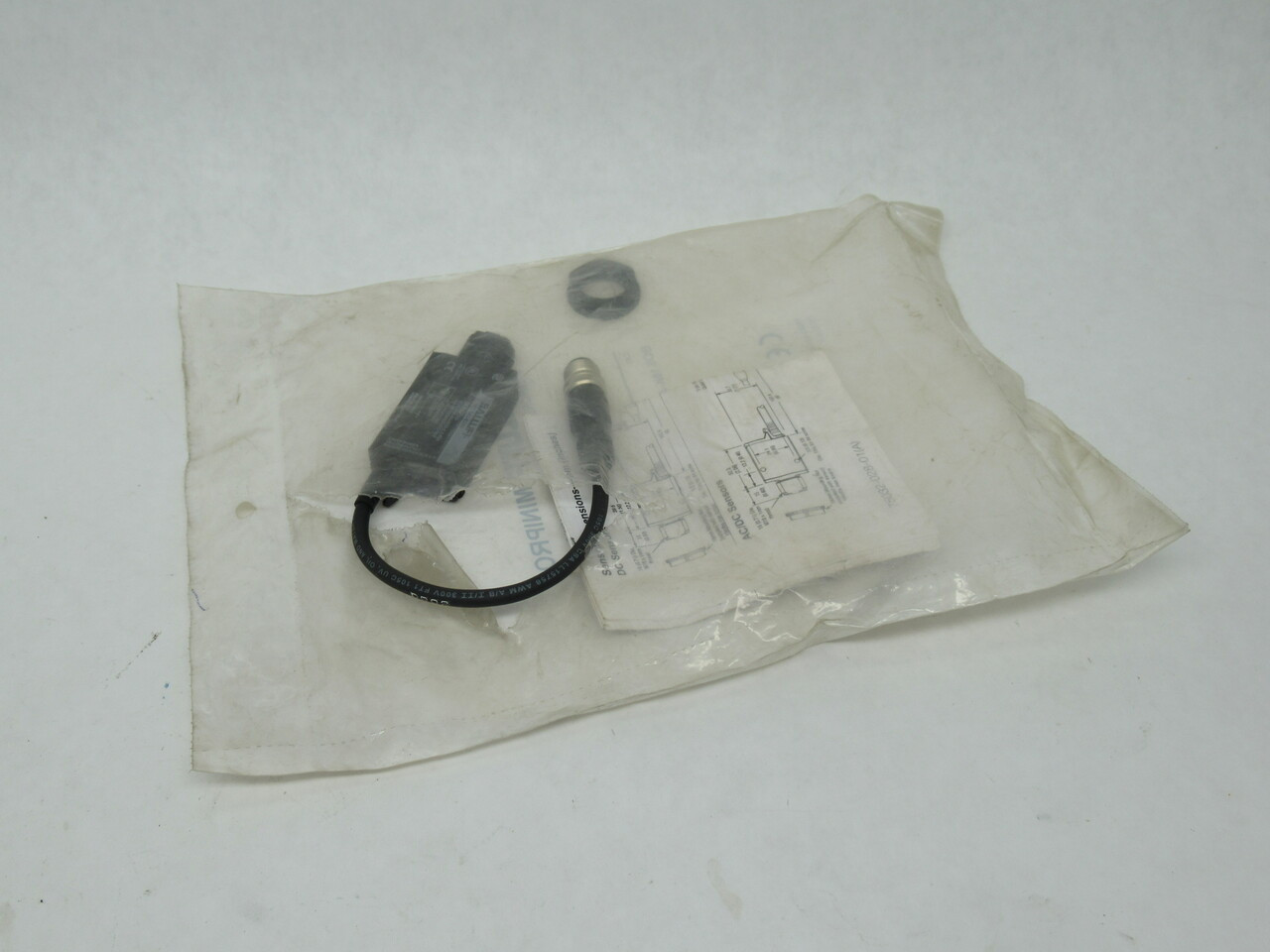 Balluff BOS-16K-AU-0ZD-0.2-S21 Retroreflective Sensor 22-250V 5m SHELF WEAR NWB
