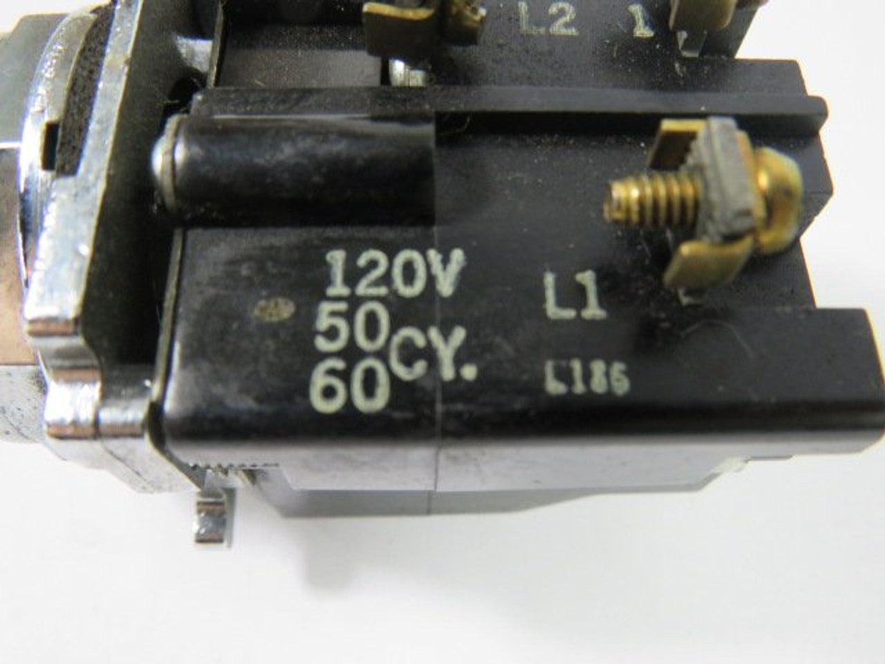 Cutler-Hammer 10250T411 Push Button w/ Bulb No Lens 120V USED
