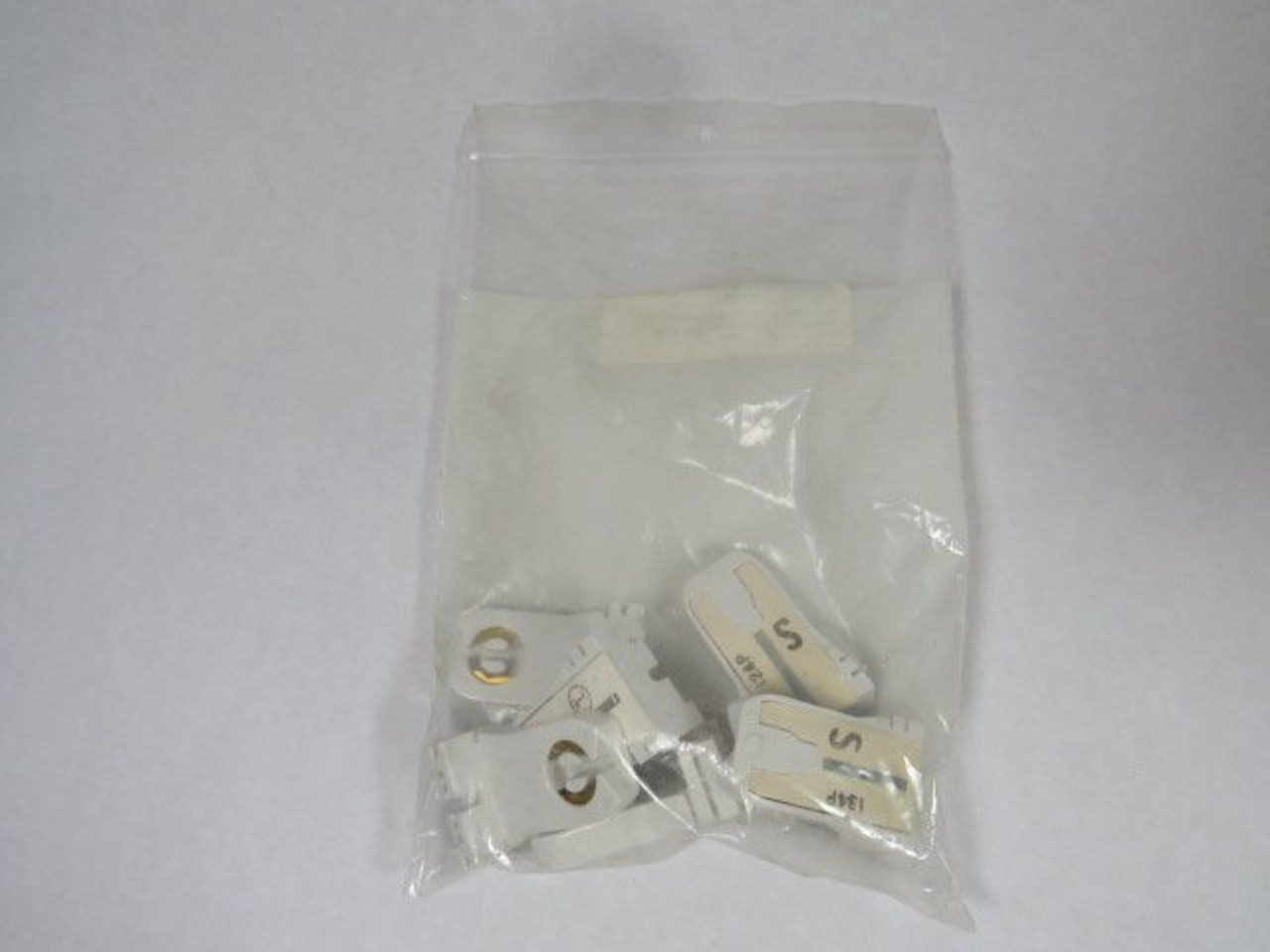 Leviton 13355 Fluorescent Lamp Holder 6Pcs ! NWB !