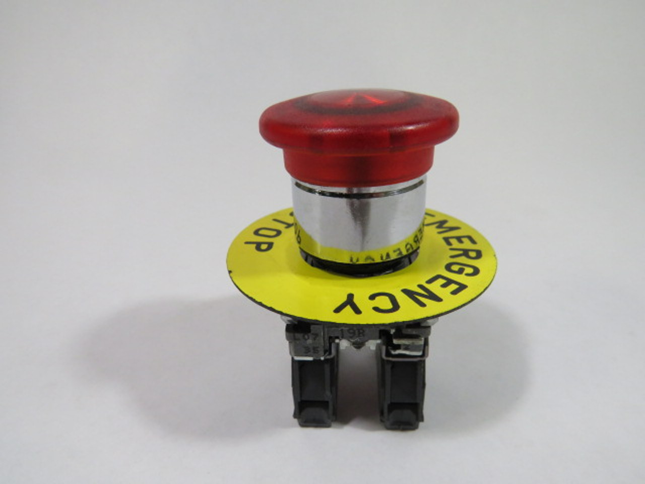 Telemecanique XB5AT845 Red Push-Pull Mushroom Head Push Button 1NO/1NC USED