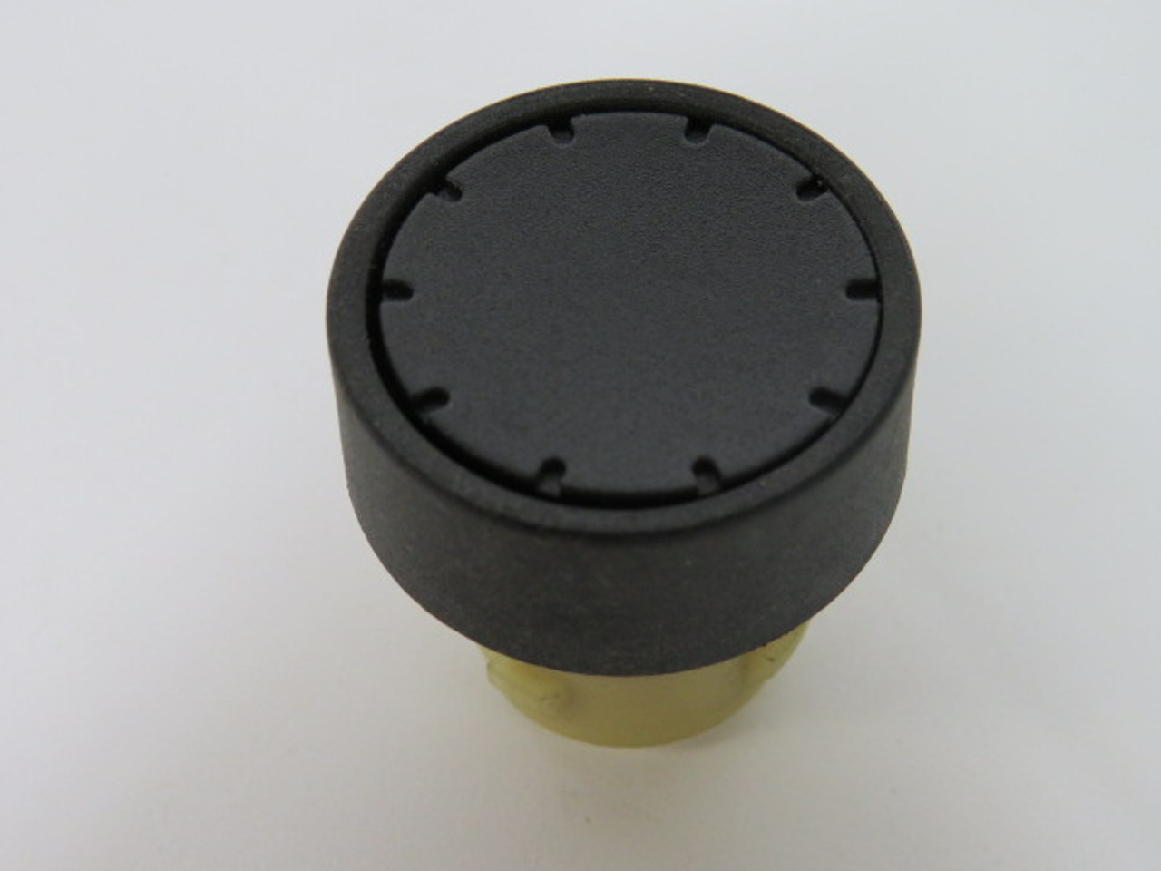 Siemens 3SB2000-0AB01 Push Button W/Flat Button (Black) USED
