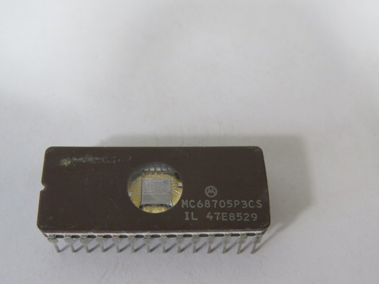 Motorola MC68705P3CS 8- Bit EPROM Microcomputer Unit Chip 28-Pin USED