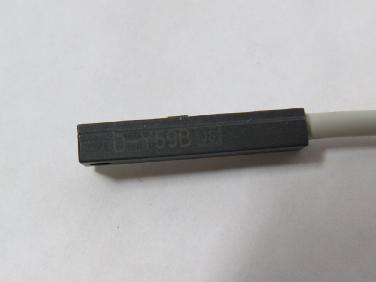 SMC D-Y59B Solid State Auto-Switch 10-28VDC USED