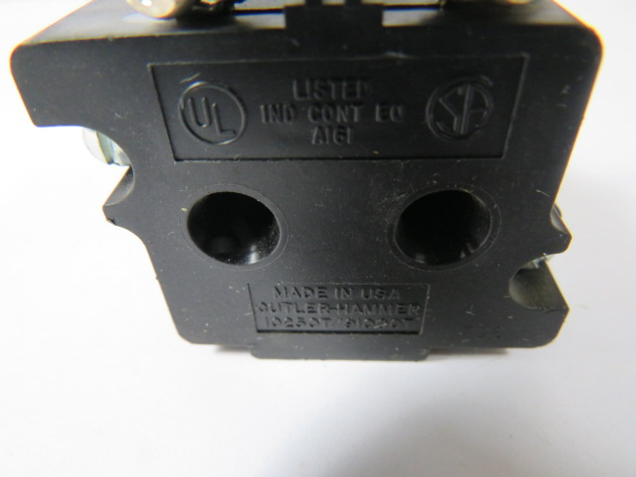 Cutler-Hammer E34TB120H4 Indicating Light 120V 6.3V Lamp Yellow Lens USED