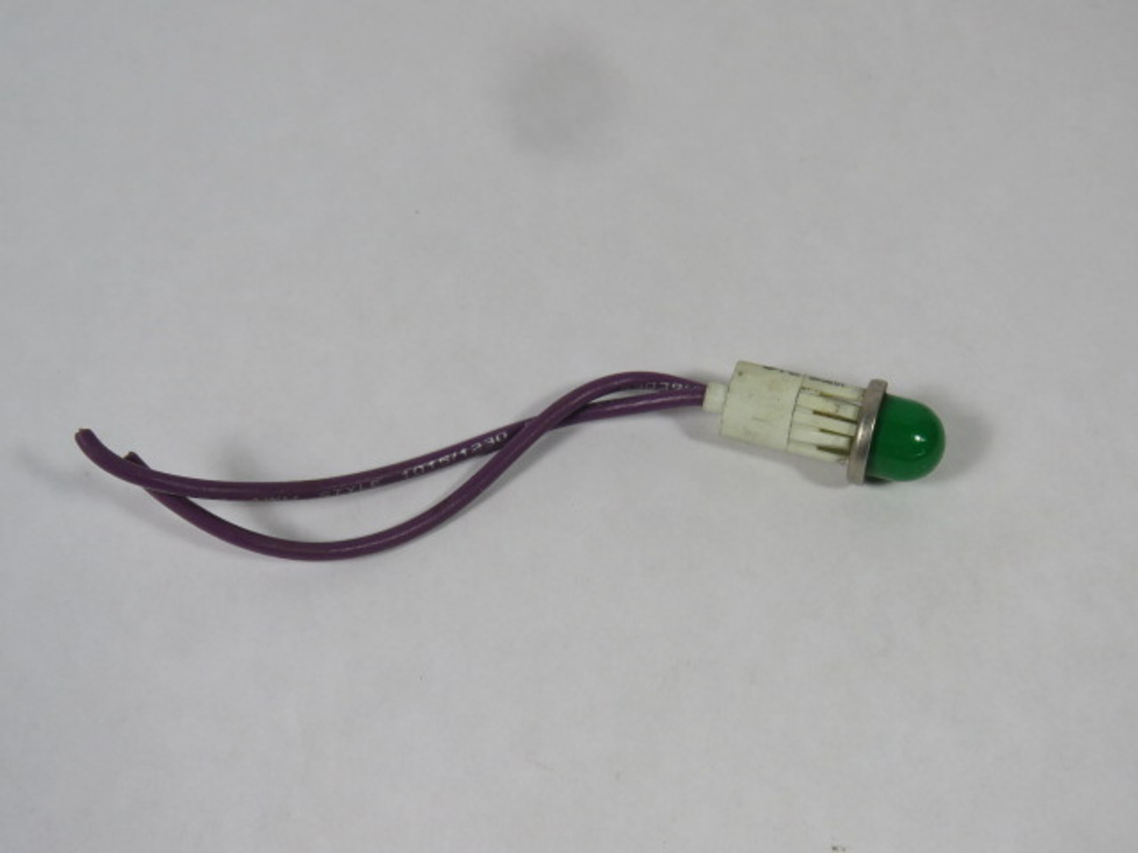 VCC 1090A5-28V Panel Mount Indicator Lamp Green 28V 1W USED