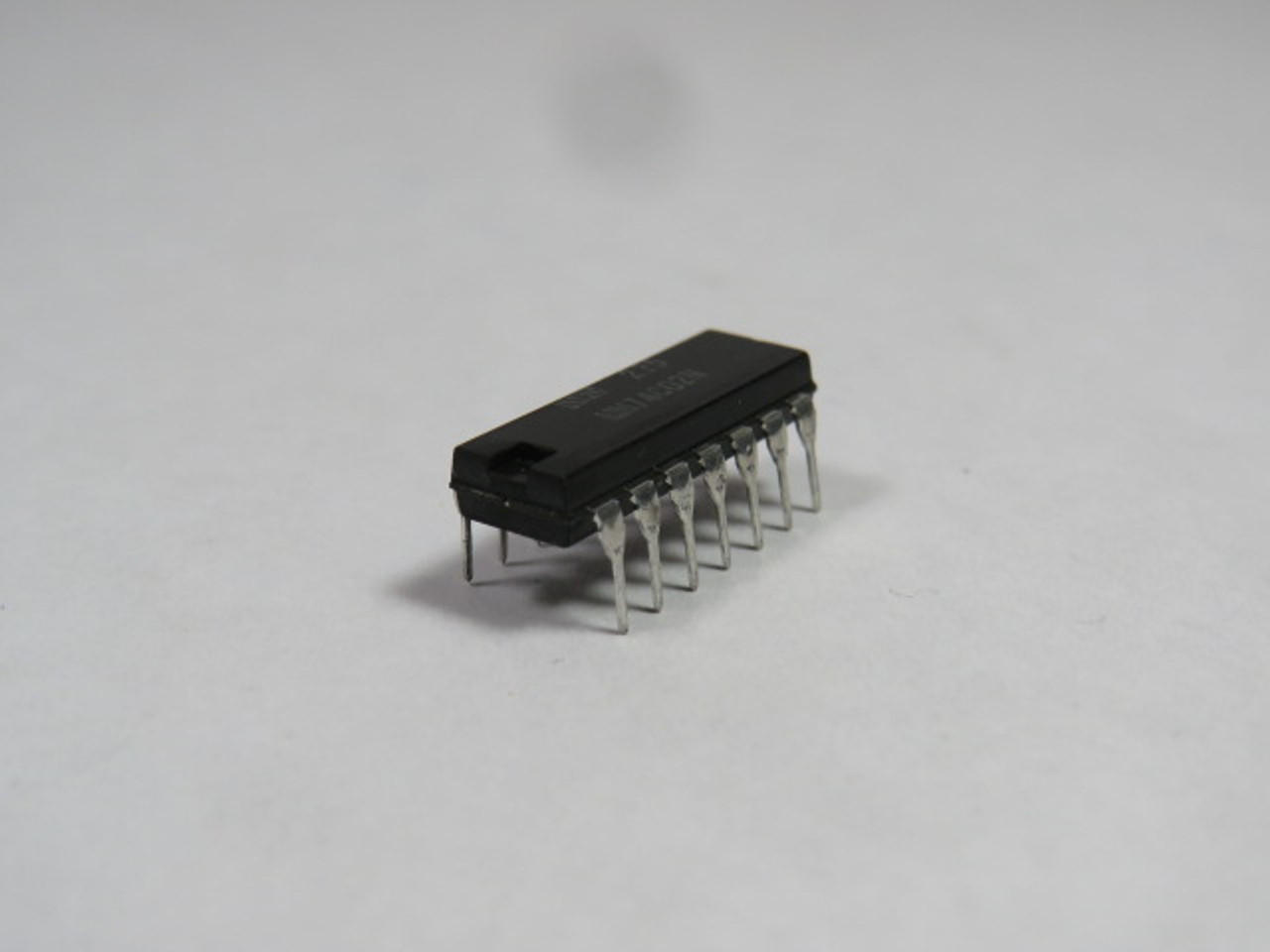 National MM74C02N 2-Input Quad Nor Gate IC Chip USED