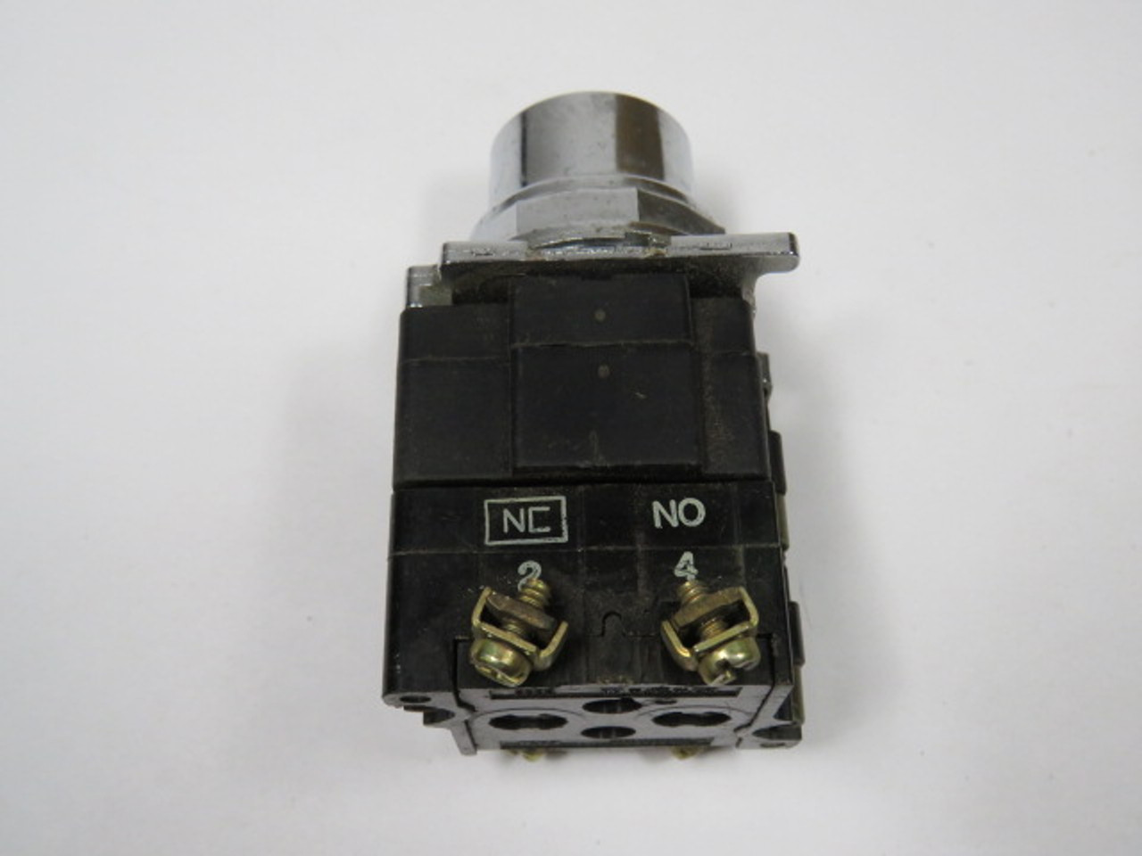 Cutler-Hammer 10250T181N Indicating Light 120V 6.3V Lamp 1NO/1NC No Lens USED