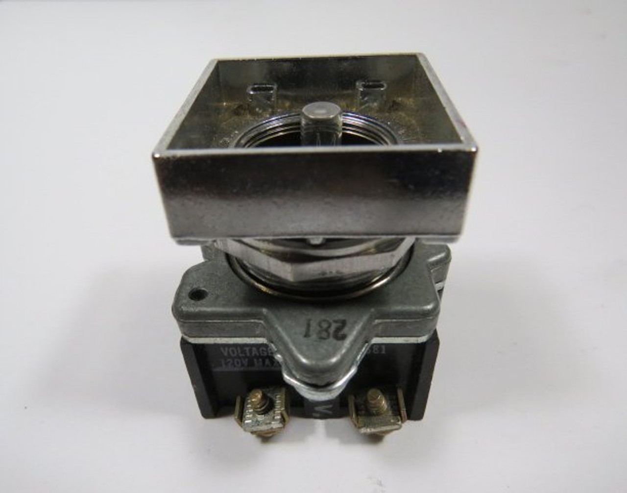 Cutler-Hammer E30BM Single Indicating Light Unit No Lens 120V USED