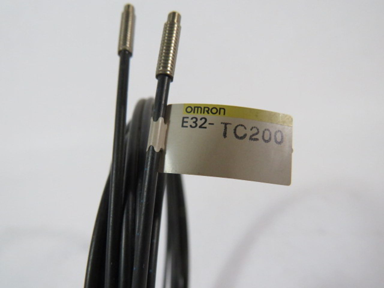 Omron E32-TC-200 Fiber Optic Thru Beam Cable Missing Hardware USED