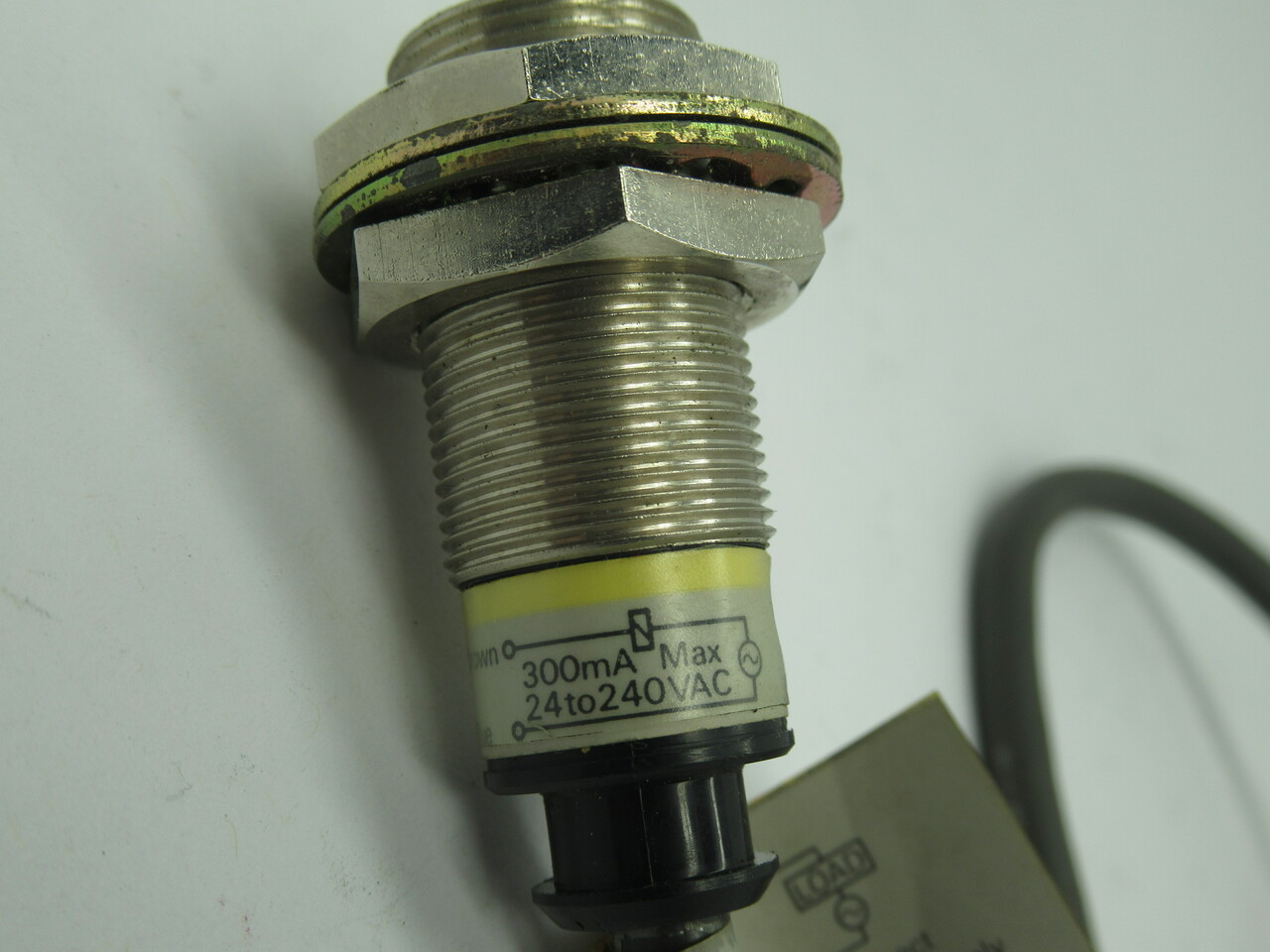 Omron E2E-X5Y1-US Proximity Sensor 24-240VAC 1.8A 5mm 28” Cable USED
