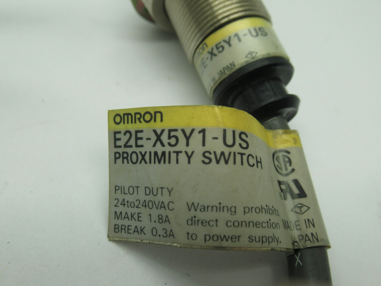 Omron E2E-X5Y1-US Proximity Sensor 24-240VAC 1.8A 5mm 28” Cable USED