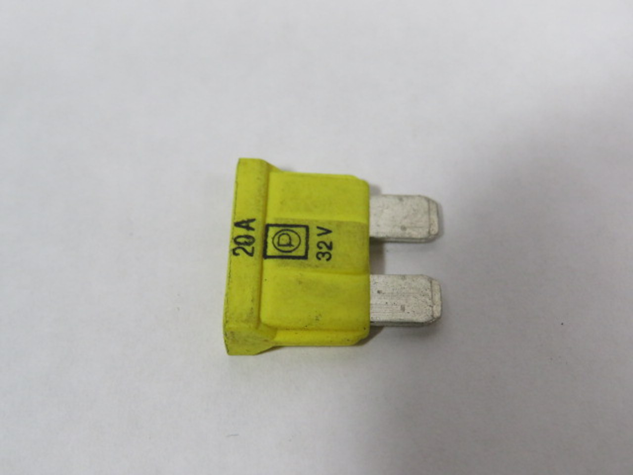 Littelfuse 164.6185.5202 Yellow Automotive Fuse 20A 32V USED