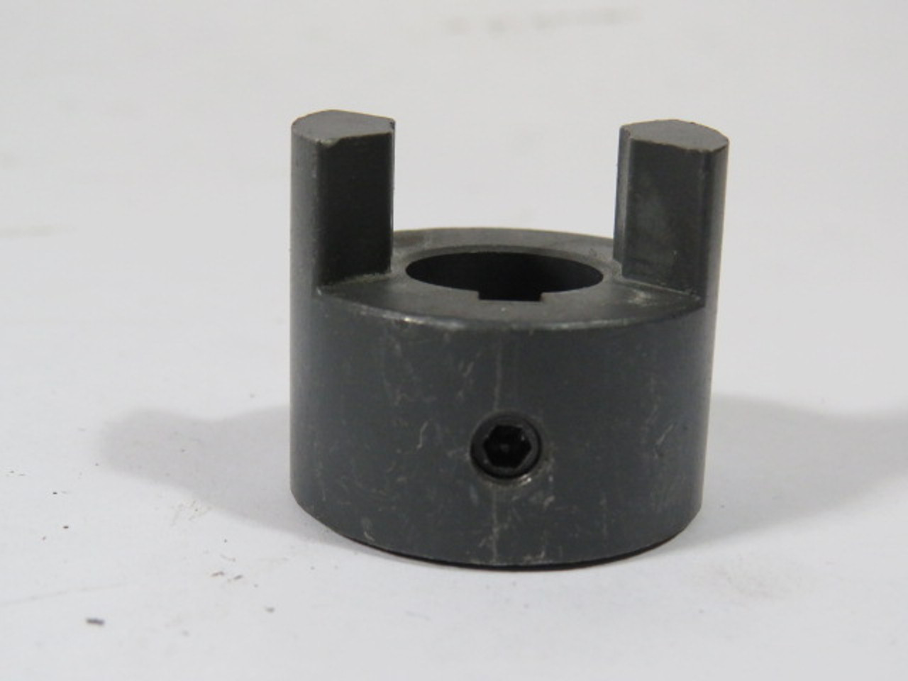 Generic L070 5/8" Jaw Coupling USED