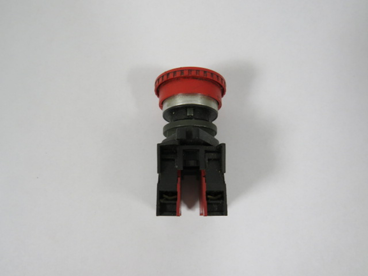 Allen-Bradley 800EM-MT4-3LX02 Twist-to-Release Mushroom Push Button 2NC USED