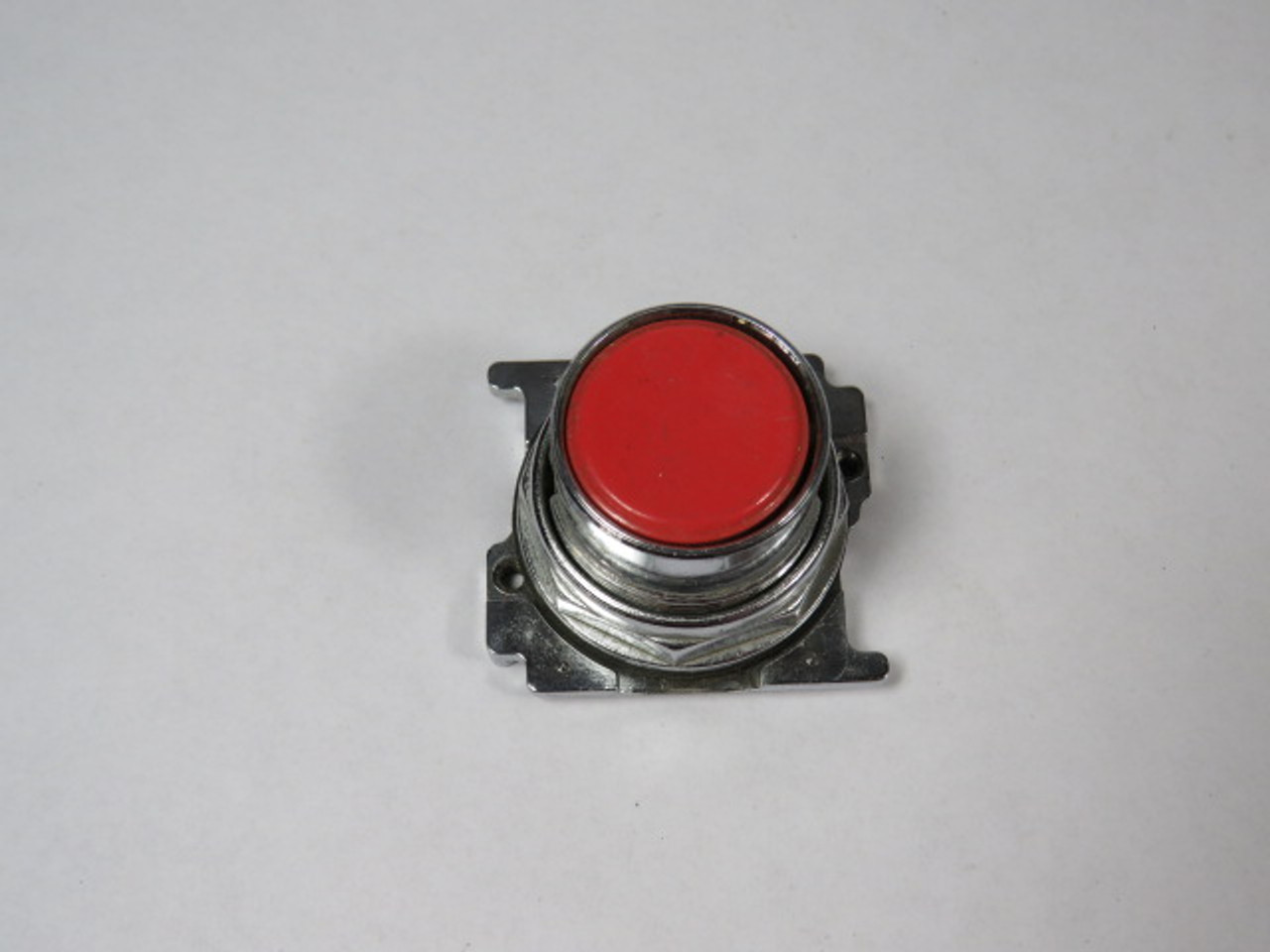 Cutler-Hammer 10250T102 Red Flush Push Button Operator Only USED