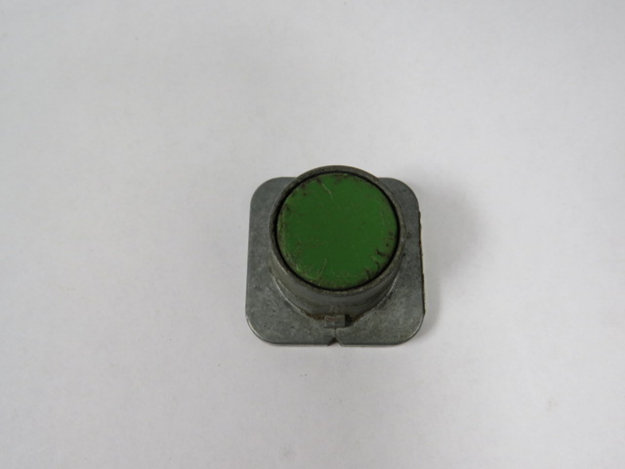 Furnas 52PA8A3 Series F Green Push Button Operator Only USED