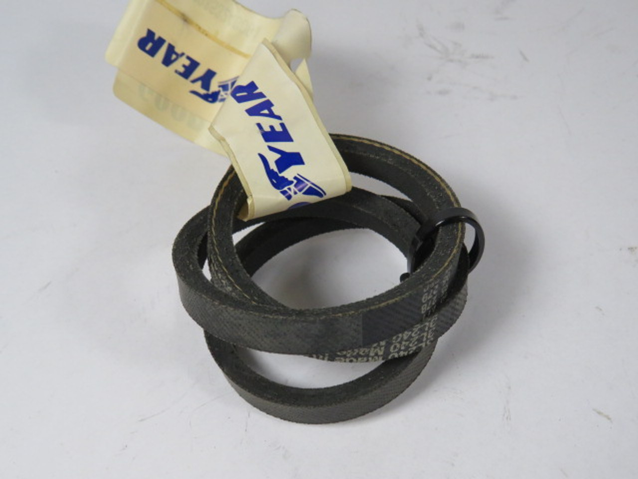 Goodyear 3L240 V-Belt 24" Long .66" Wide .38" Thick ! NEW !