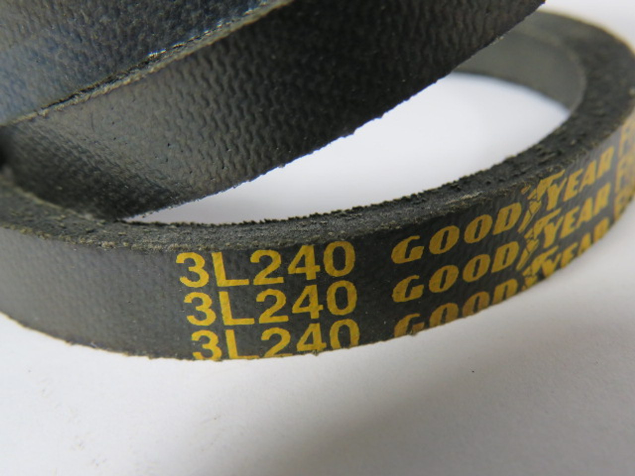 Goodyear 3L240 V-Belt 24" Long .38" Wide .22" Thick ! NOP !