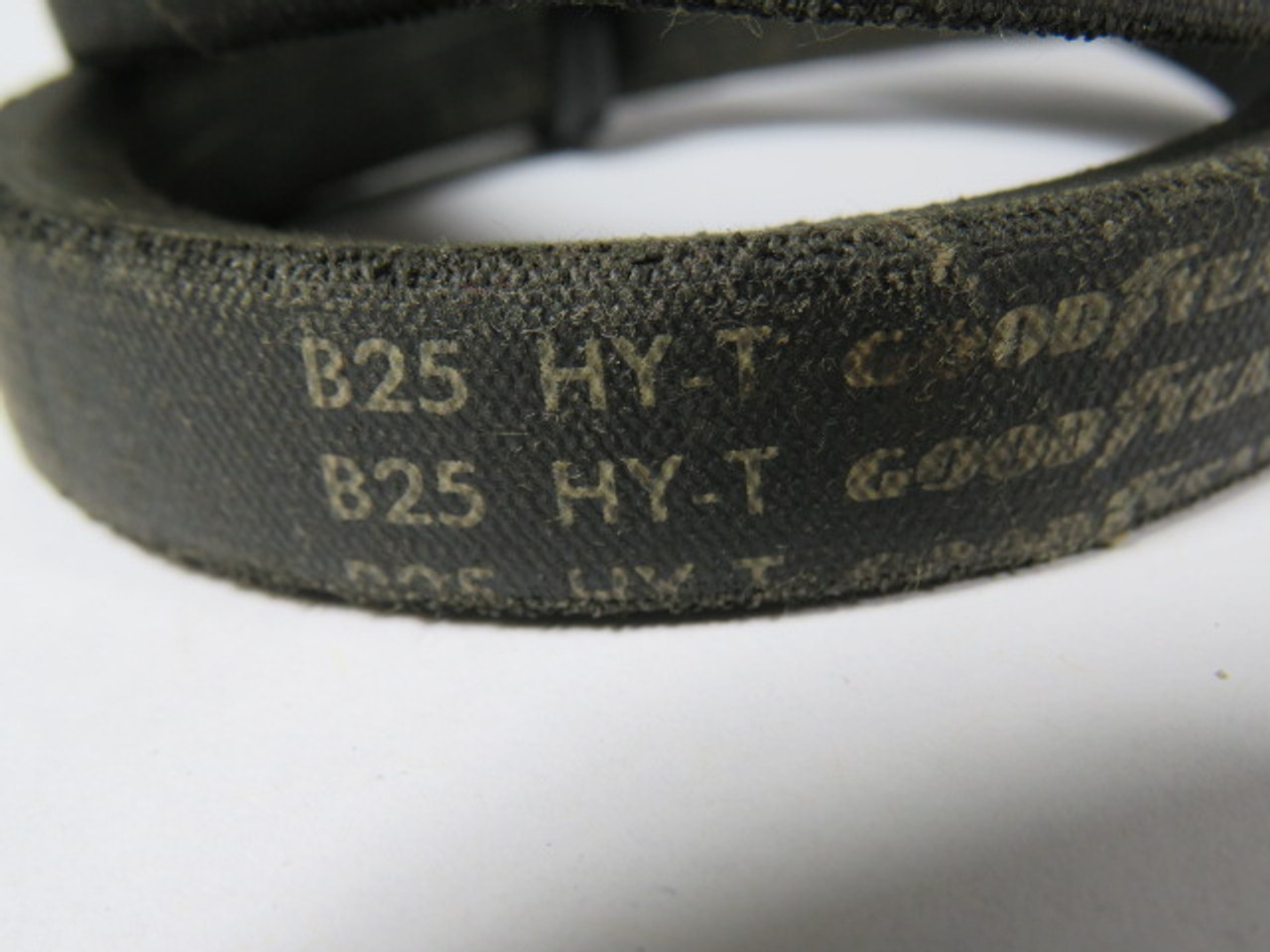 Gates B25 V-Belt 28" Long .66" Wide .41" Thick ! NOP !