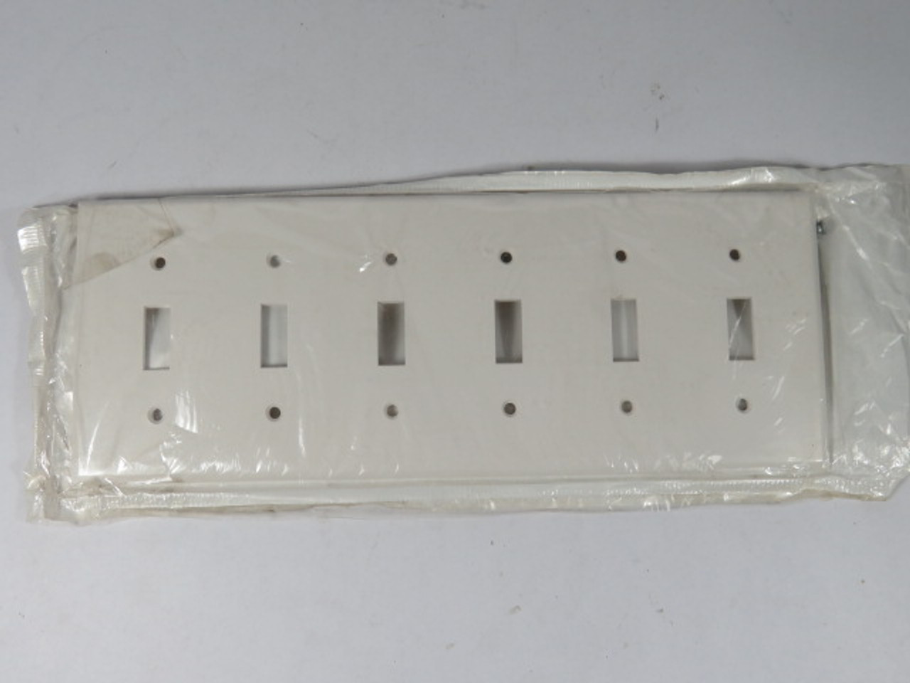 Leviton 001-88036 6-Gang Toggle Device Switch Wall Plate White Lot of 3 ! NWB !