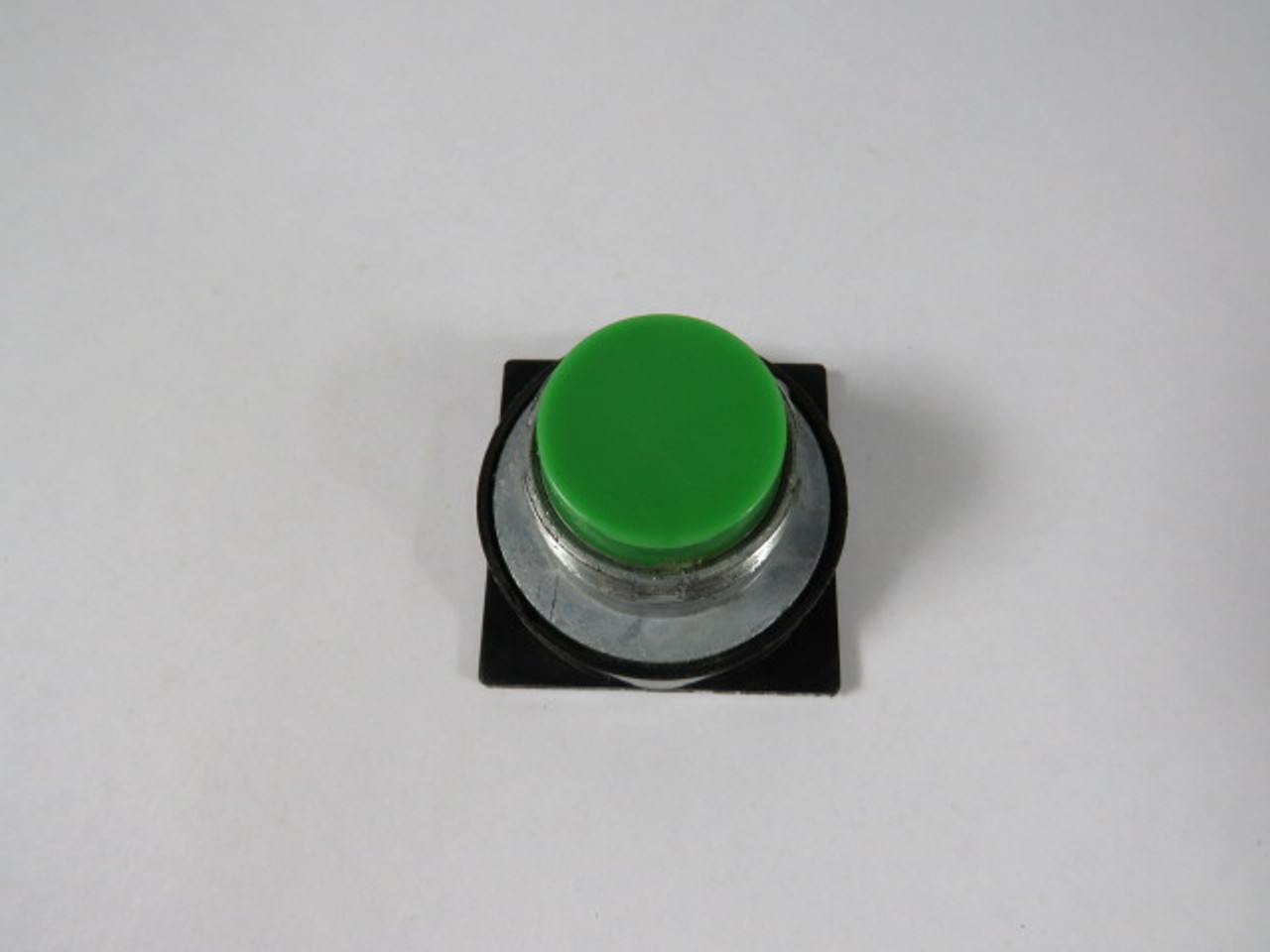 General Electric CR104PBG00G2 Green Extended Push Button Operator Only USED