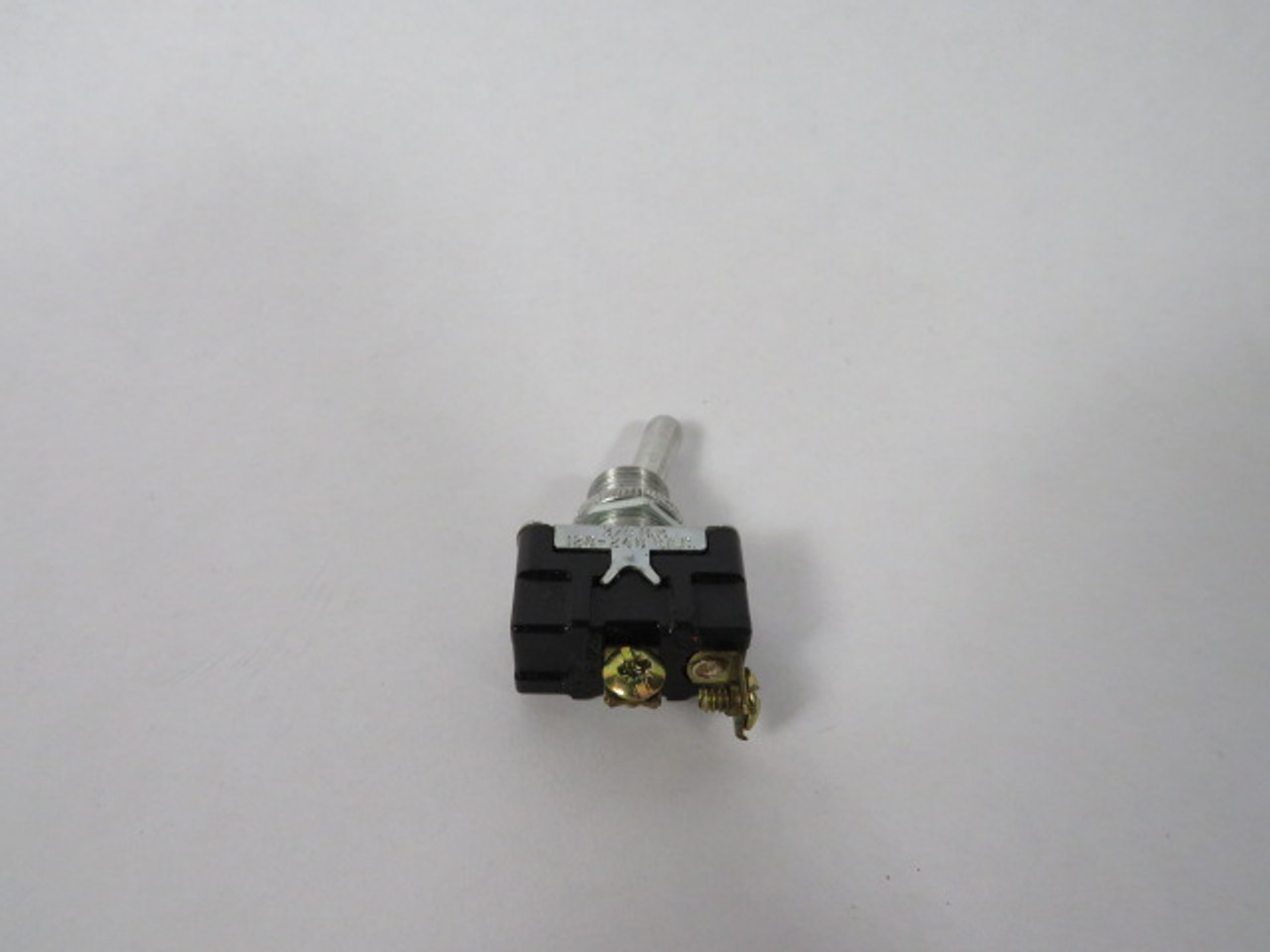 Leviton 5731 On/Off Toggle Switch 15A@125V 10A@250V 3/4HP USED