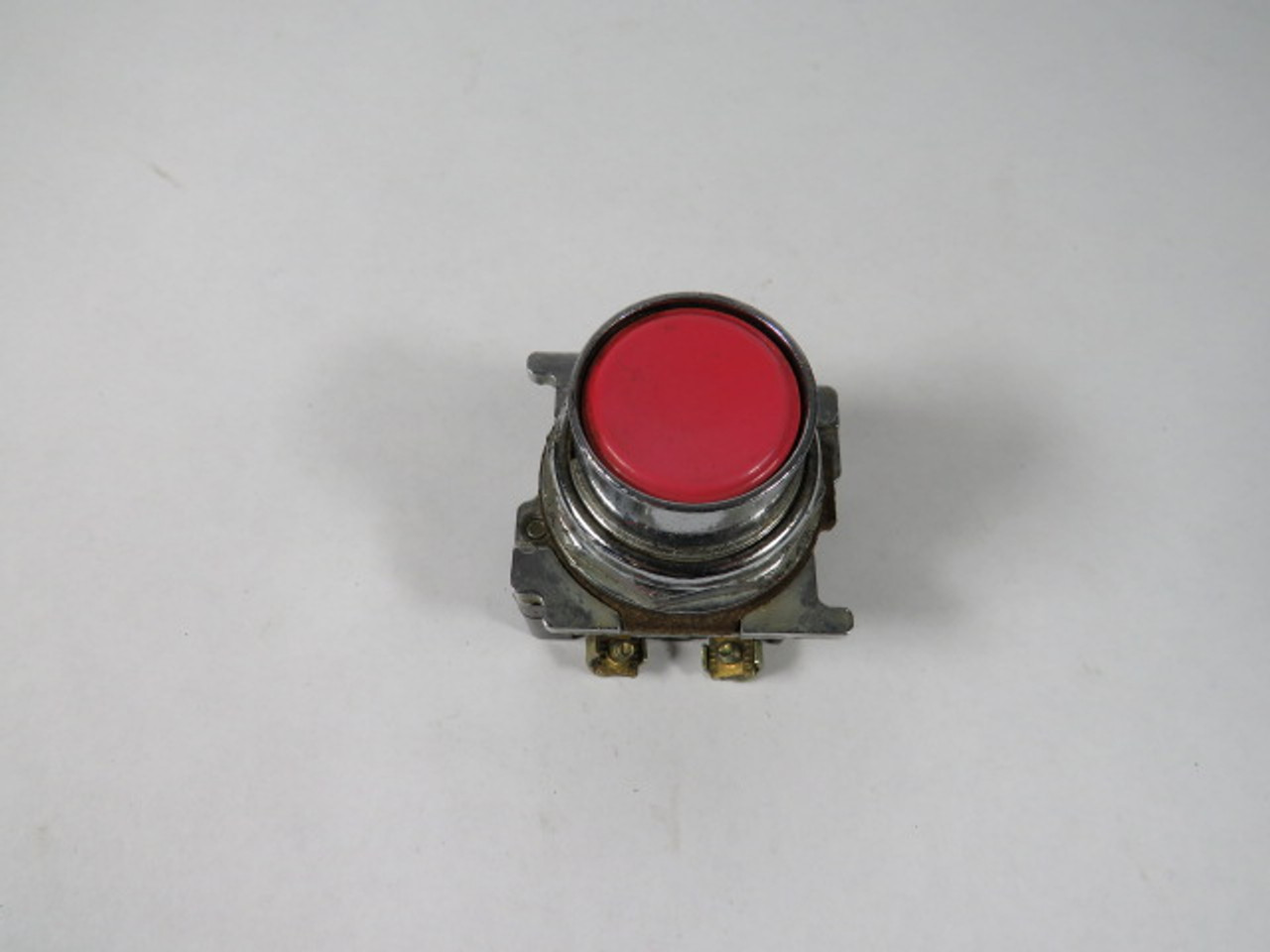 Cutler-Hammer 10250T30R Red Flush Push Button 1NO/1NC USED