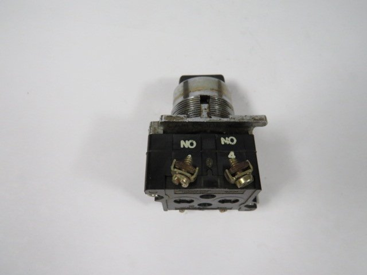 Cutler-Hammer 10250T1371 Selector Switch 2-Position 2NO CAM3 USED