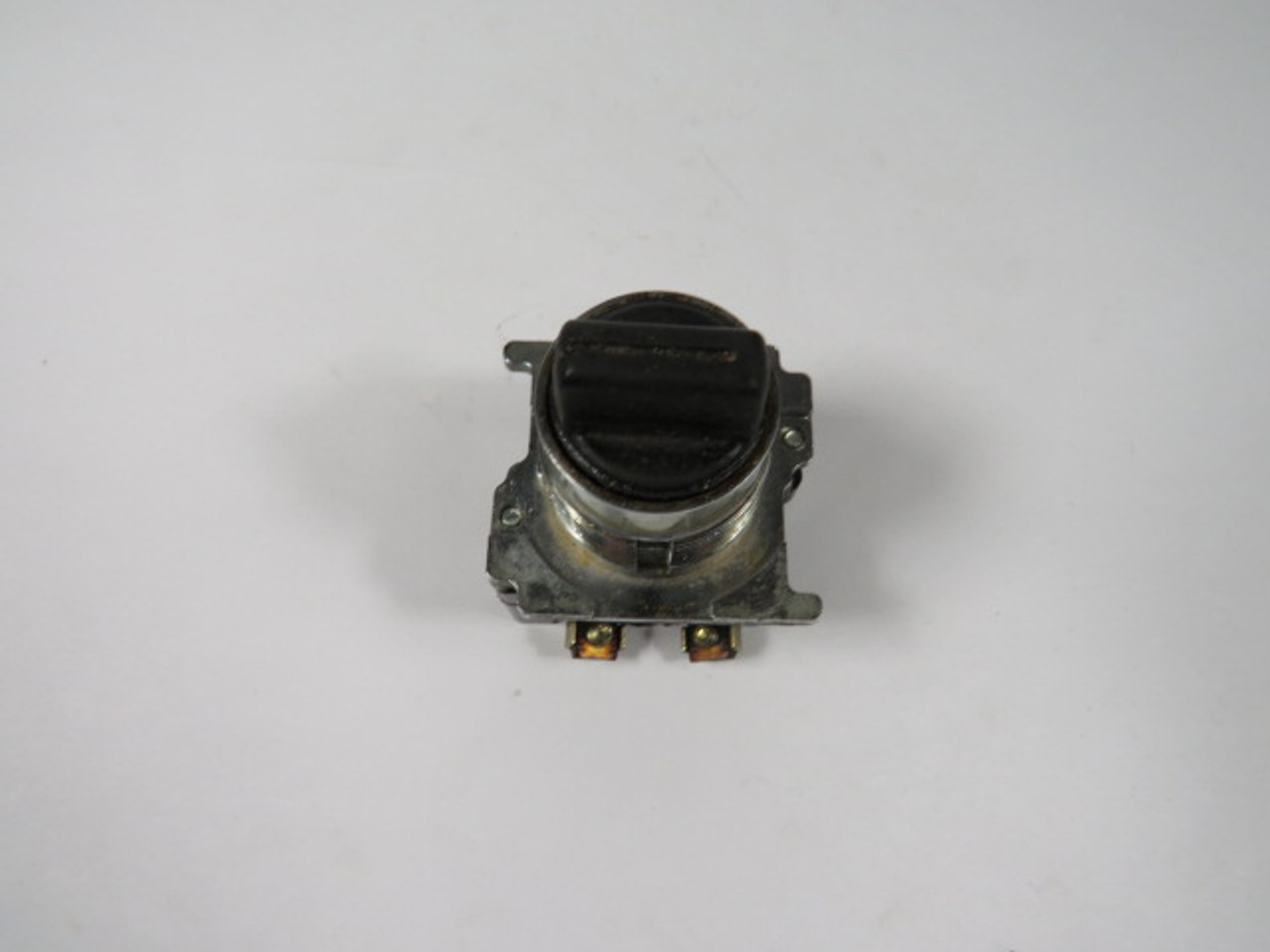 Cutler-Hammer 10250T1371 Selector Switch 2-Position 2NO CAM3 USED