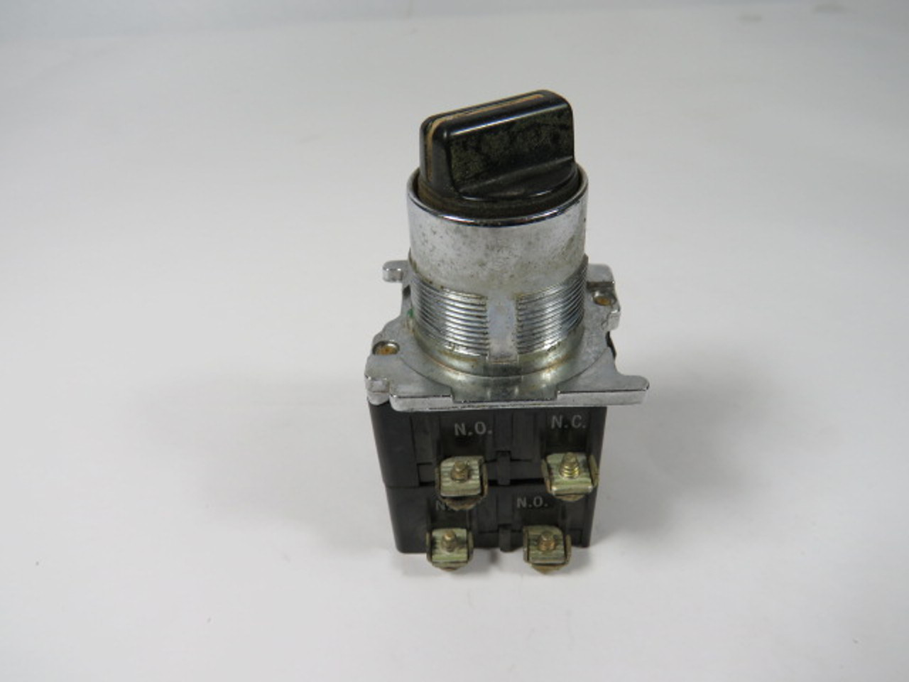 Cutler-Hammer 10250T1311 Selector Switch 2-Position 2NO/2NC USED