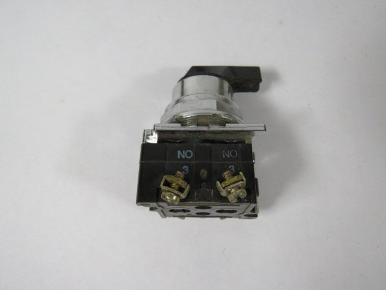 Cutler-Hammer 10250T3052 Lever Selector Switch 2NO 3-Position CAM2 USED
